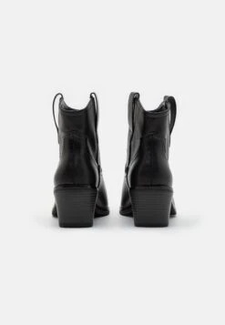 Call It Spring Outlaw - Korte Laarzen - Open Black 9 Call It Spring Outlaw - Korte Laarzen - Open Black -Call It Spring 37a231245ad240c0bec1183aec571482