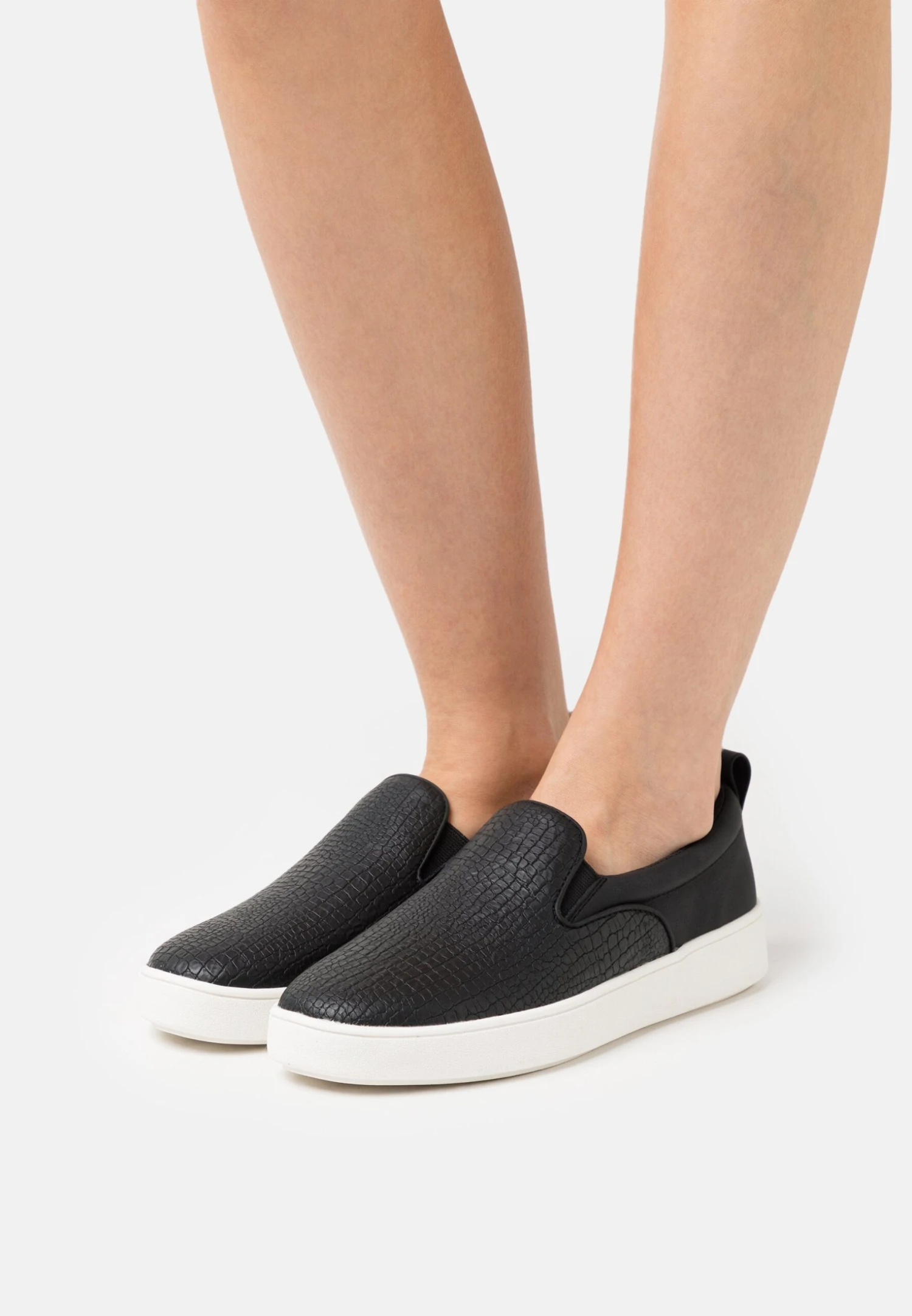 Call It Spring Aprill - Instappers - Black 1 Call It Spring Aprill - Instappers - Black