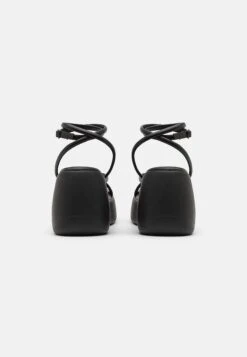 Call It Spring Bubblegumm - Sandalen Met Hoge Hak - Black 9 Call It Spring Bubblegumm - Sandalen Met Hoge Hak - Black -Call It Spring bb38b125215846798257b7c4636fddf1